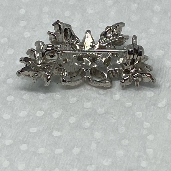 Rhinestone butterfly brooch silver tone pin - Picture 4 of 8